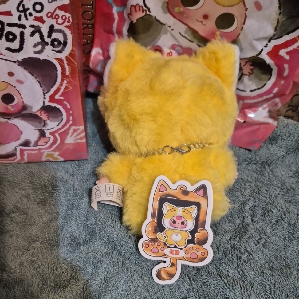 EGG YOLK - BB3 CATS & DOGS - Picture 7 of 8